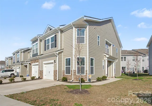 Homes for sale in Hendersonville, NC | 33 Cedar Hill Rd, Hendersonville, NC 28792 | MLS# 4366130