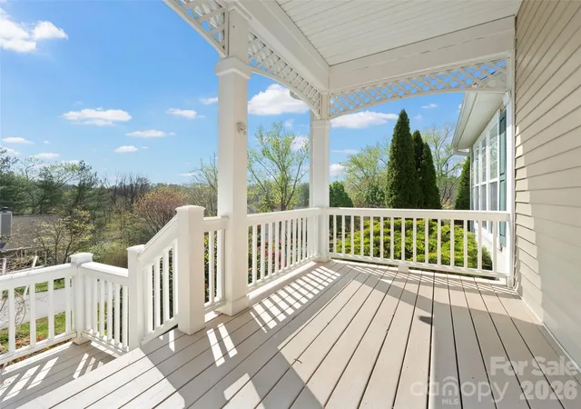 Photo 3 of Single family home for sale at 21 Old Applewood Ln, Hendersonville, NC 28739 | MLS# 4366143 | Listing updated on 2026-09-27