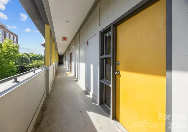 2nd image of 514 W 10th St #403, Charlotte, NC 28202 | MLS# 4366152