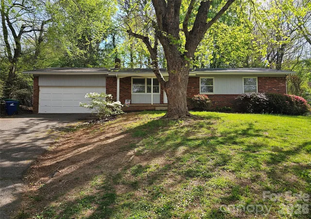 Photo 17 of Single family home for sale at 3220 Sweeten Crk Rd, Asheville, NC 28803 | MLS# 4366165 | Listing updated on 2026-10-06
