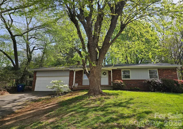 Photo 1 of Single family home for sale at 3220 Sweeten Crk Rd, Asheville, NC 28803 | MLS# 4366165 | Listing updated on 2026-10-06