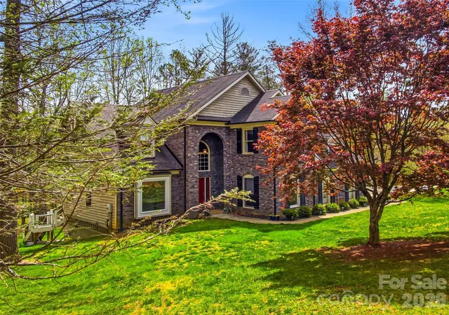 Photo 3 of Single family home for sale at 32 Franklin Farm Rd, Fletcher, NC 28732 | MLS# 4366172 | Listing updated on 2026-10-02