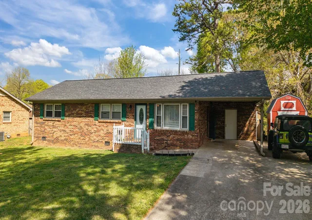 Homes for sale in Gastonia, NC | 3942 Linwood Rd, Gastonia, NC 28052 | MLS# 4366197