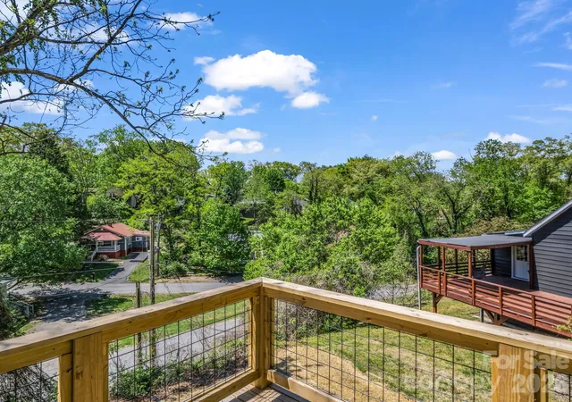 Photo 3 of Single family home for sale at 18 Worley Pl, Asheville, NC 28806 | MLS# 4366279 | Listing updated on 2026-10-01