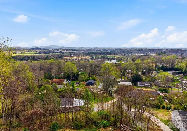4th image of 185 Garnet Wy #Lot 13, Hendersonville, NC 28791 | MLS# 4366356