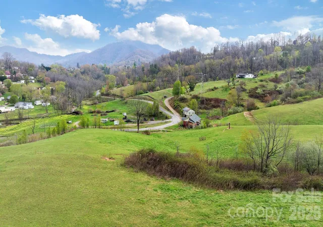 2nd image of 618 Beaverdam St, Canton, NC 28716 | MLS# 4366377