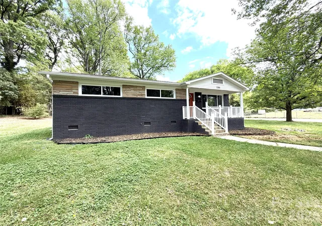 2nd image of 1200 Weststone Dr, Charlotte, NC 28208 | MLS# 4366441