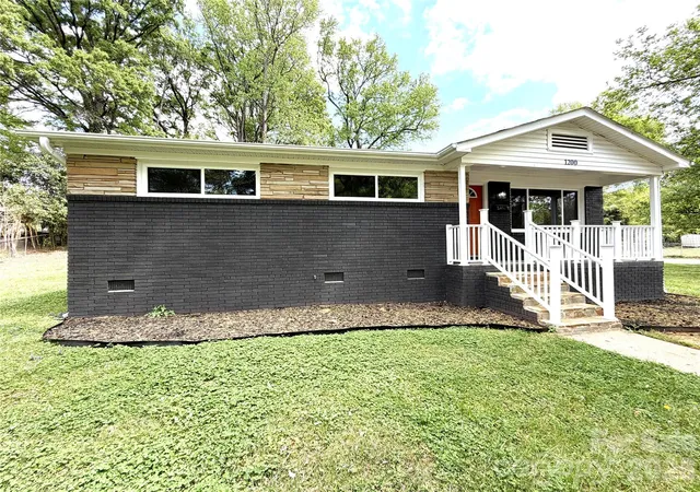 3rd image of 1200 Weststone Dr, Charlotte, NC 28208 | MLS# 4366441
