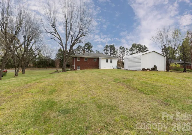 Photo 3 of Single family home for sale at 2700 Mount Pleasant Rd S, Mount Pleasant, NC 28124 | MLS# 4366497 | Listing updated on 2026-08-12