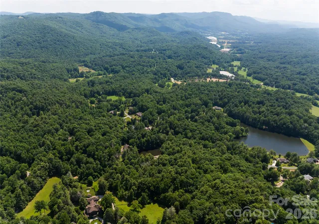 Photo 2 of Single family home for sale at 34 Oak Gate Dr, Hendersonville, NC 28739 | MLS# 4366581 | Listing updated on 2026-04-09