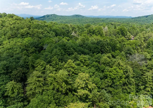 Photo 4 of Single family home for sale at 34 Oak Gate Dr, Hendersonville, NC 28739 | MLS# 4366581 | Listing updated on 2026-04-09