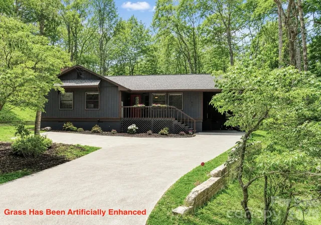 Homes for sale in Brevard, NC | 417 Soquili Dr, Brevard, NC 28712 | MLS# 4366623