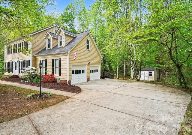 3rd image of 8637 Quarters Ln, Mint Hill, NC 28227 | MLS# 4366694