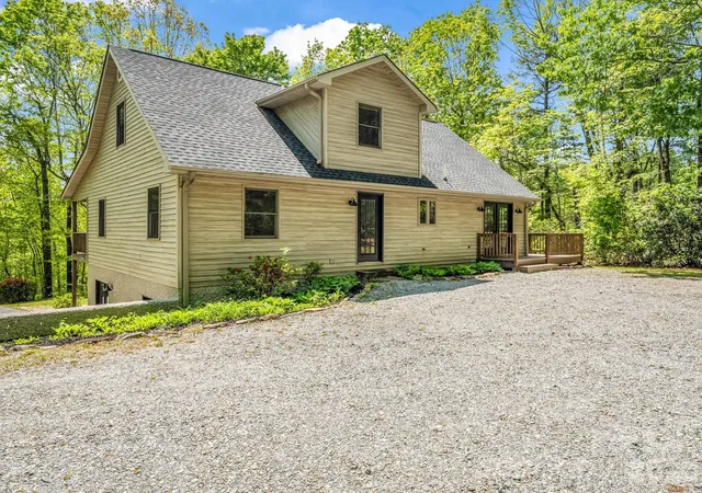 Homes for sale in Saluda, NC | 2304 Mountain Page Rd, Saluda, NC 28773 | MLS# 4366725