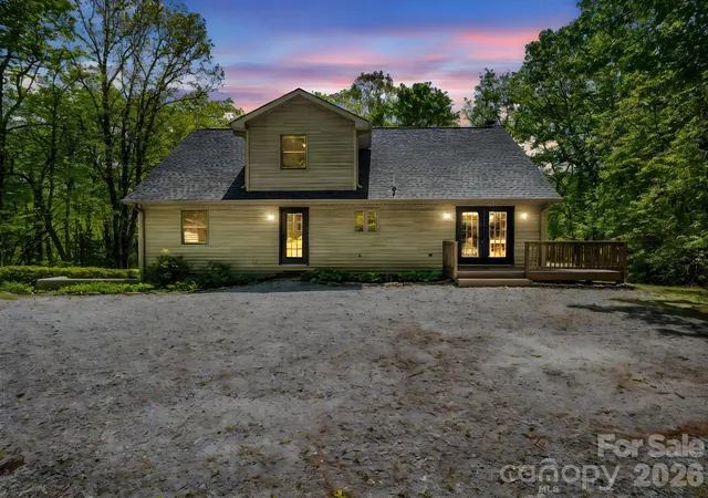 Homes for sale in Saluda, NC | 2304 Mountain Page Rd, Saluda, NC 28773 | MLS# 4366725