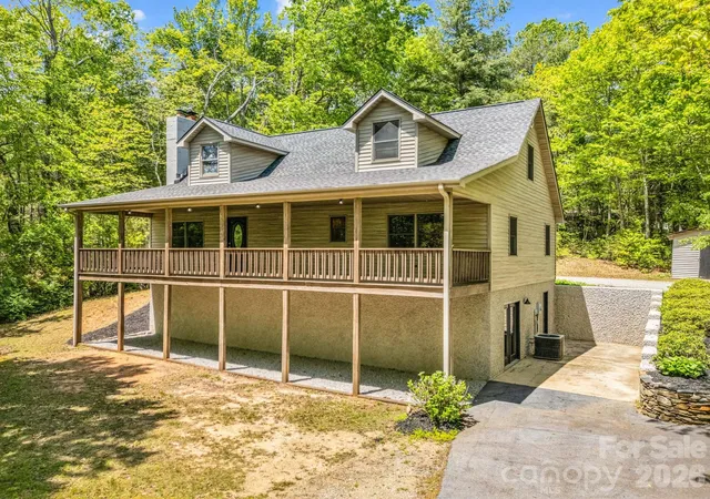 Homes for sale in Saluda, NC | 2304 Mountain Page Rd, Saluda, NC 28773 | MLS# 4366725