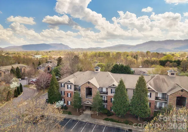 Homes for sale in Asheville, NC | 123 Appeldoorn Circle, Asheville, NC 28803 | Houzeo