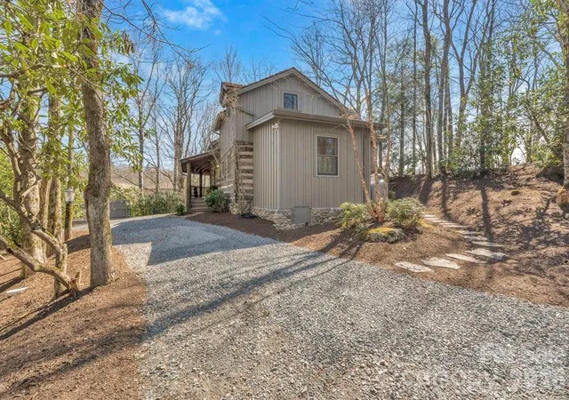 4th image of 572 Skyland View Dr, Blowing Rock, NC 28605 | MLS# 4366871