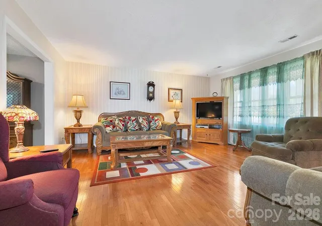Photo 5 of Single family home for sale at 1482 Island Frd Rd, Brevard, NC 28712 | MLS# 4366891 | Listing updated on 2026-08-05