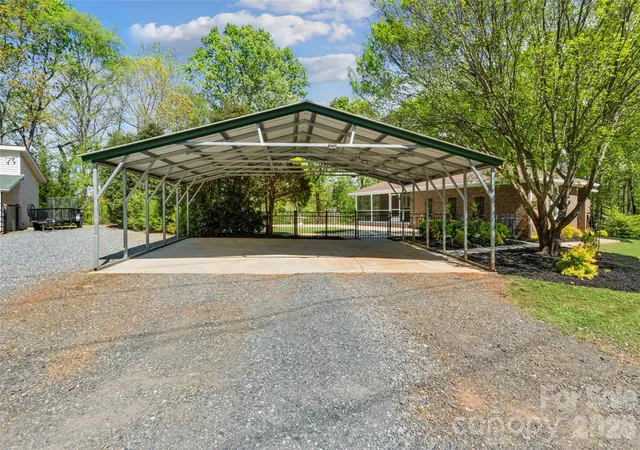 Photo 3 of Single family home for sale at 3654 S Dobys Brg Rd, Fort Mill, SC 29715 | MLS# 4366903 | Listing updated on 2026-07-14