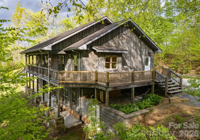 Photo 2 of Single family home for sale at 219 Sandalwood Dr, Whittier, NC 28789 | MLS# 4366931 | Listing updated on 2026-07-07