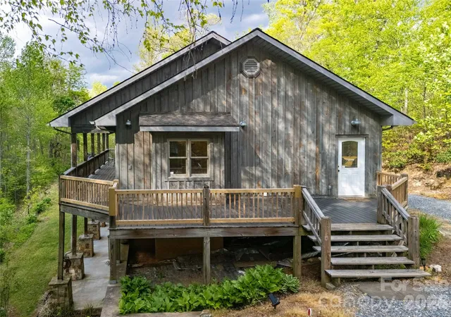 Photo 3 of Single family home for sale at 219 Sandalwood Dr, Whittier, NC 28789 | MLS# 4366931 | Listing updated on 2026-07-07