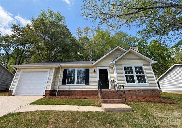 1st image of 2324 Valleyview Dr, Charlotte, NC 28215 | MLS# 4366988