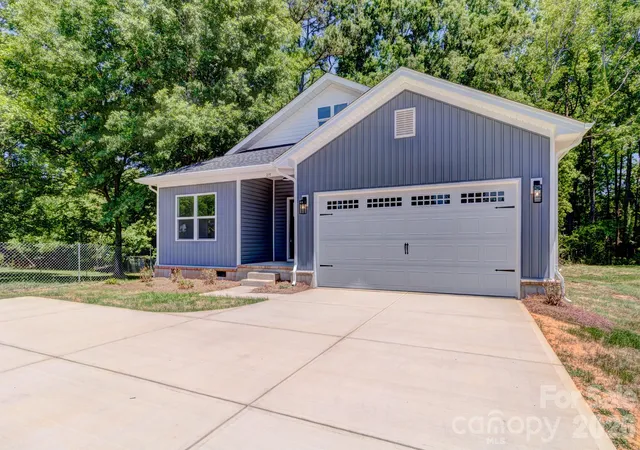Photo 2 of Single family home for sale at 315 S Pink St, Cherryville, NC 28021 | MLS# 4367056 | Listing updated on 2026-09-20