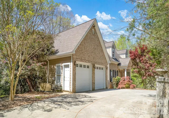 Photo 2 of Single family home for sale at 464 Laurel Cvs Rd, Statesville, NC 28677 | MLS# 4367062 | Listing updated on 2026-10-09