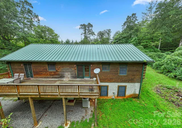 3rd image of 266 Rhododendron Dr, Saluda, NC 28773 | MLS# 4367080