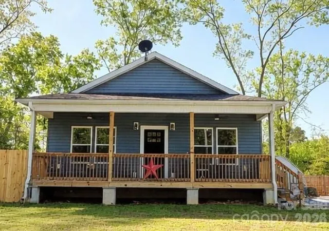 Homes for sale in New London, NC | 196 8th Ave, New London, NC 28127 | MLS# 4367149