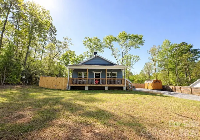Homes for sale in New London, NC | 196 8th Ave, New London, NC 28127 | MLS# 4367149