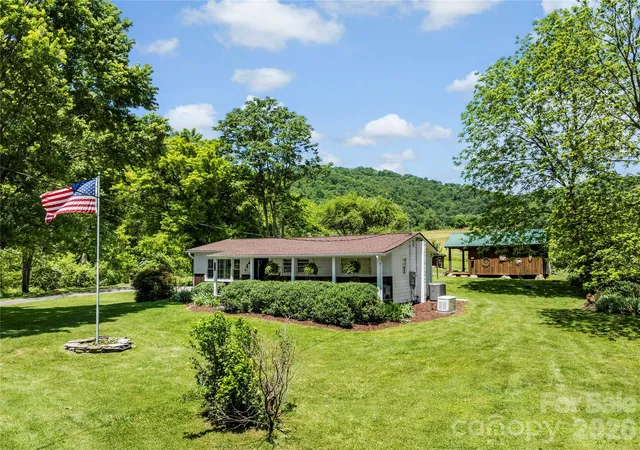 Photo 2 of Single family home for sale at 514 Roy Forrester Rd, Mars Hill, NC 28754 | MLS# 4367162 | Listing updated on 2026-08-17