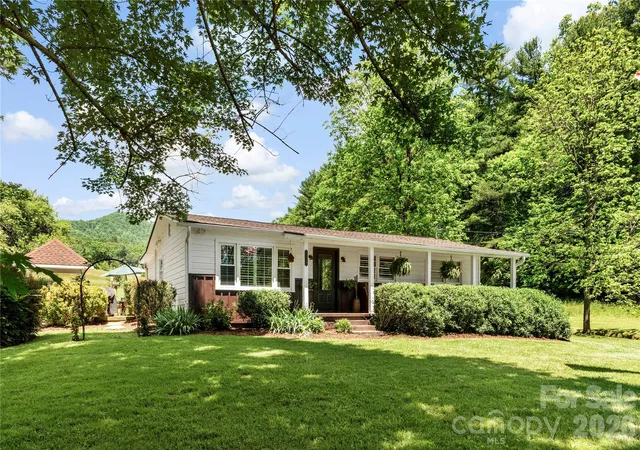 Photo 3 of Single family home for sale at 514 Roy Forrester Rd, Mars Hill, NC 28754 | MLS# 4367162 | Listing updated on 2026-08-17