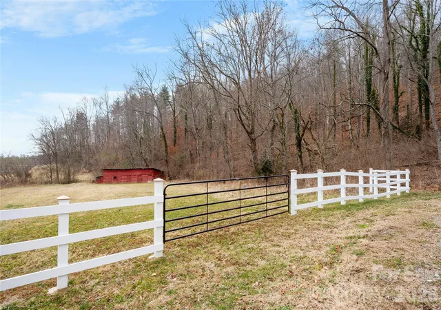 Photo 4 of Single family home for sale at 514 Roy Forrester Rd, Mars Hill, NC 28754 | MLS# 4367162 | Listing updated on 2026-08-17