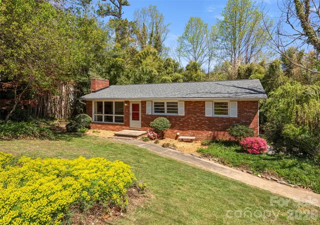 Homes for sale in Asheville, NC | 32 Hillendale Rd, Asheville, NC 28805 | MLS# 4367187