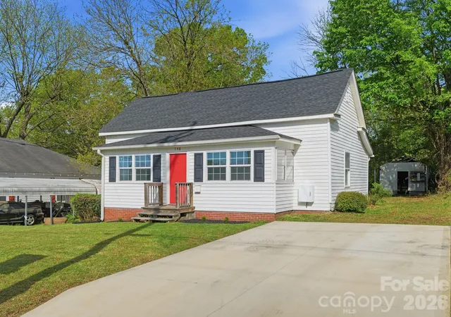 Photo 3 of Single family home for sale at 158 NW Academy St, Concord, NC 28025 | MLS# 4367256 | Listing updated on 2026-09-22