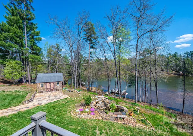 Photo 4 of Single family home for sale at 4726 Crystal Fls Ave, Hickory, NC 28601 | MLS# 4367330 | Listing updated on 2026-10-04