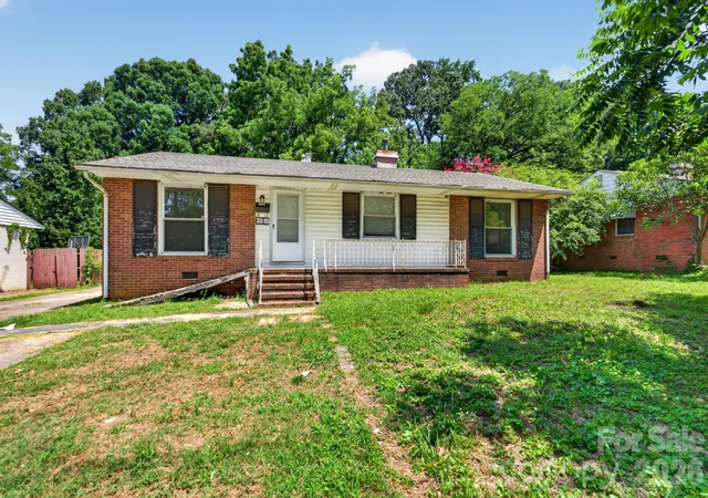 Photo 1 of Sale Pending at 3515 Shamrock Dr, Charlotte, NC 28215 | MLS# 4367453 | Listing updated on 2026-08-02