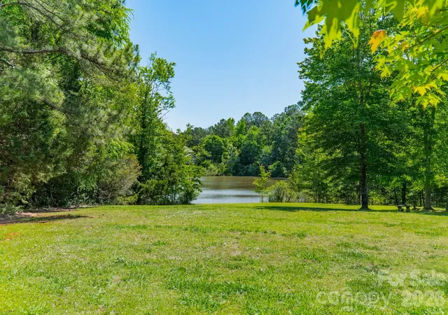 Photo 3 of Single family home for sale at 188 Carolina Xing Dr, York, SC 29745 | MLS# 4367522 | Listing updated on 2026-09-30