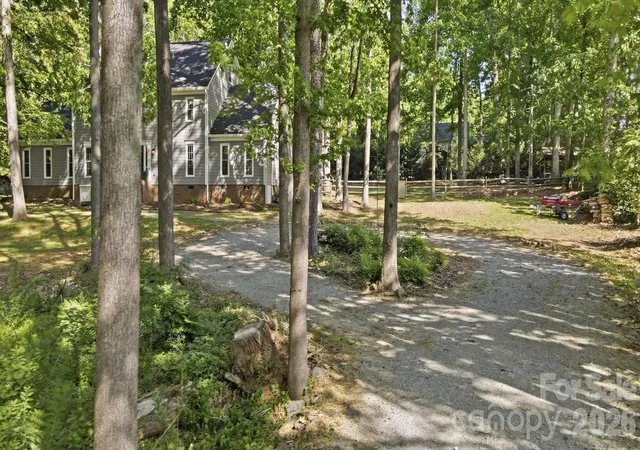 3rd image of 11103 Idlewild Rd, Matthews, NC 28105 | MLS# 4367524