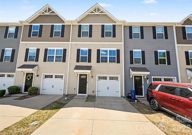 Photo 3 of Townhouse for sale at 904 Taybyn Rd, Fort Mill, SC 29715 | MLS# 4367547 | Listing updated on 2026-09-16