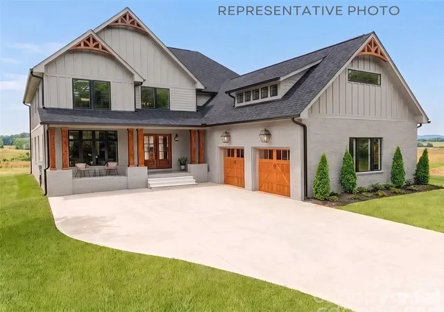 Photo 1 of Mansion for sale at 3032 Northampton Dr, Charlotte, NC 28210 | MLS# 4367556 | Listing updated on 2026-10-15
