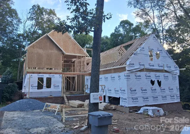 Photo 2 of Mansion for sale at 3032 Northampton Dr, Charlotte, NC 28210 | MLS# 4367556 | Listing updated on 2026-10-15