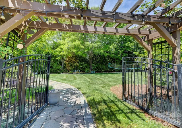 2nd image of 725 Wild Berry Ct, Waxhaw, NC 28173 | MLS# 4367605
