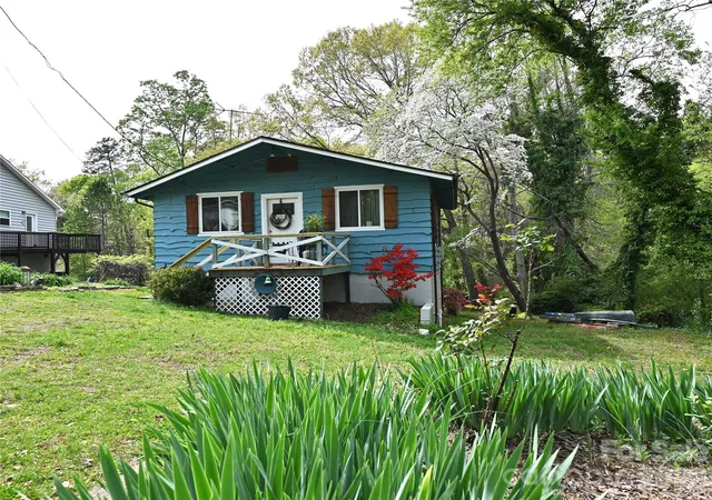 Photo 3 of Single family home for sale at 198 Clouse Ln, Taylorsville, NC 28681 | MLS# 4367614 | Listing updated on 2026-10-04