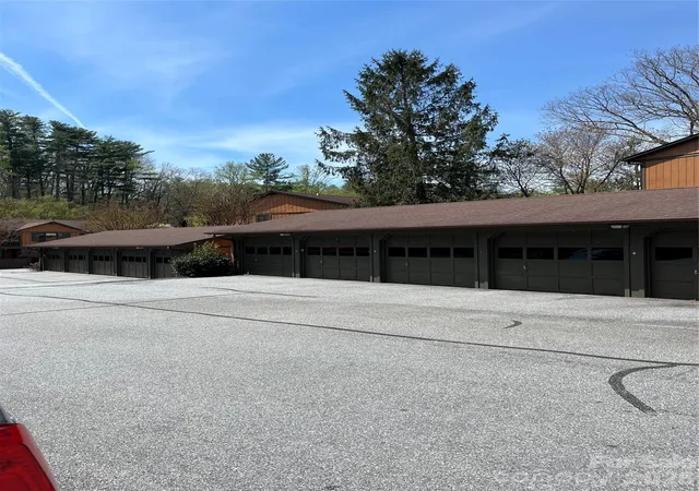 Homes for sale in Hendersonville, NC | 1763 Haywood Manor Rd #D, Hendersonville, NC 28791 | MLS# 4367620