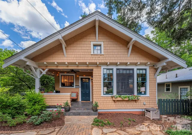 Photo 1 of Single family home for sale at 302 Hillside St, Asheville, NC 28801 | MLS# 4367631 | Listing updated on 2026-10-08