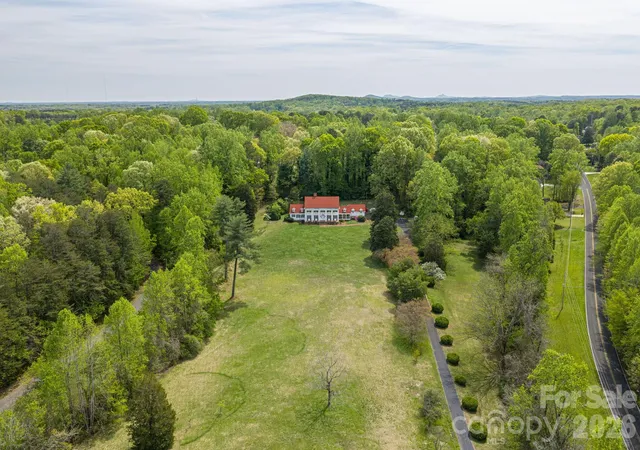 Photo 3 of Single family home for sale at 1233 General Hoke Dr, Lincolnton, NC 28092 | MLS# 4367723 | Listing updated on 2026-09-30