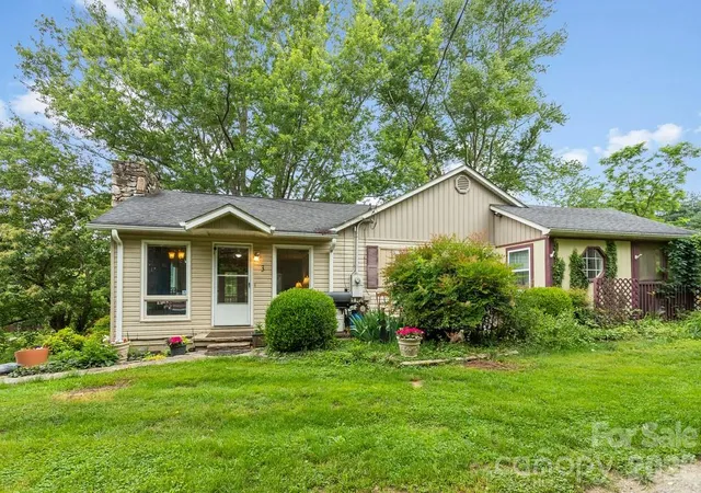 Photo 1 of Single family home for sale at 3 Odie Ln, Candler, NC 28715 | MLS# 4367725 | Listing updated on 2026-10-01